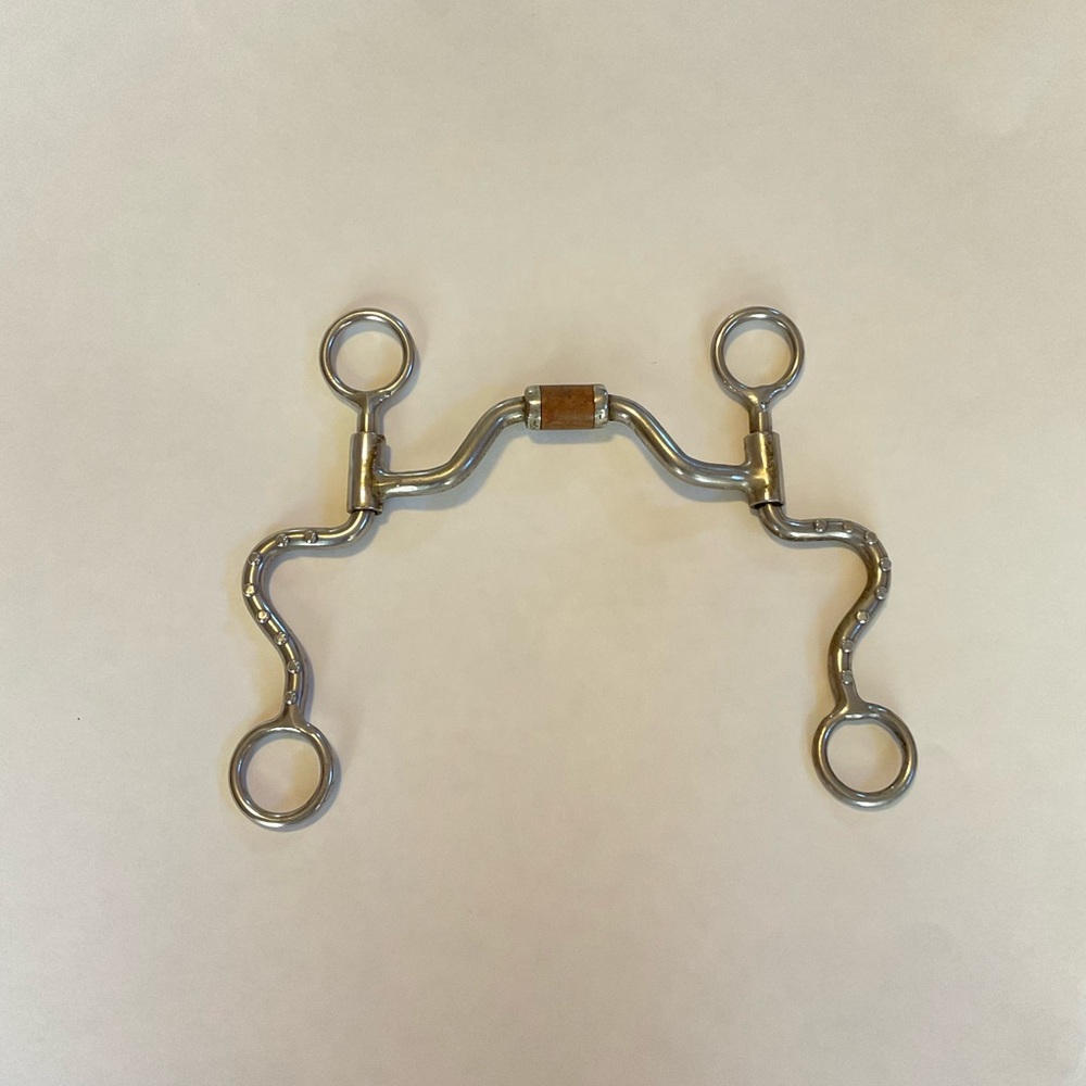 Medium port curb bit